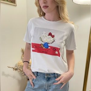 HELLO KITTY UNIQLO T-SHIRT BY ART DIRECTOR YUNI YOSHIDA.  - Size M